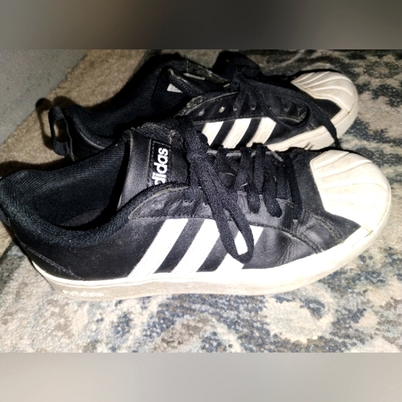Kids ADIDAS shoes black and white, hard shell. Size 4 - Picture 2 of 12